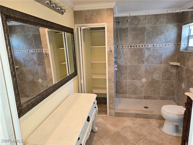 Building Photo - 639 Pompano Dr