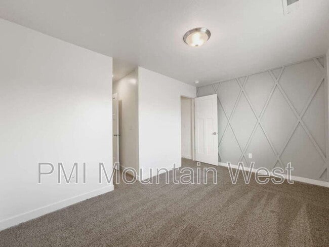 Building Photo - 641 N 30 E