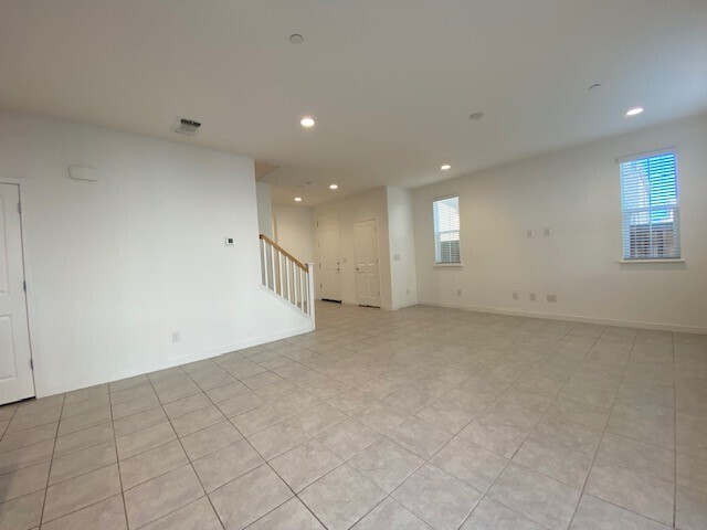 Building Photo - Beautiful New Home For Rent in Roseville!