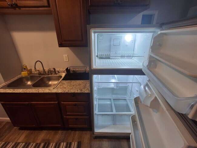 Building Photo - 474 Manton Ave