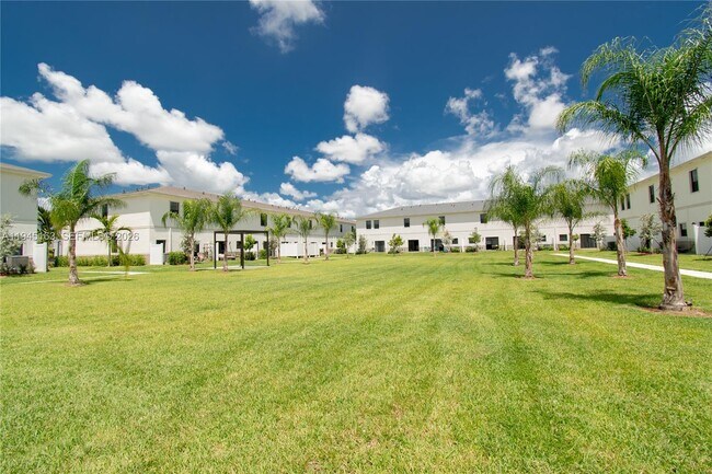 Building Photo - 1166 SW 6th Ave