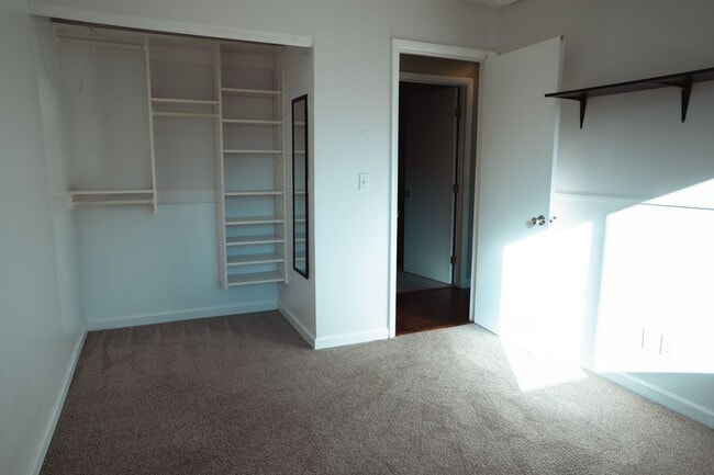 Building Photo - Gorgeous Family Home on Cul-de-Sac