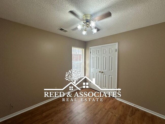 Building Photo - Move-In Ready 3BR in Cordova – Fireplace, Fenced Yard & Pets Welcome