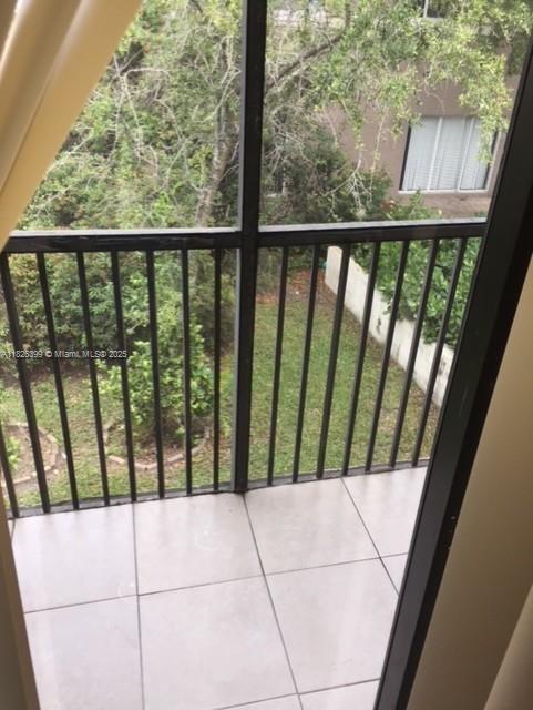 Building Photo - 3028 Coral Ridge Dr