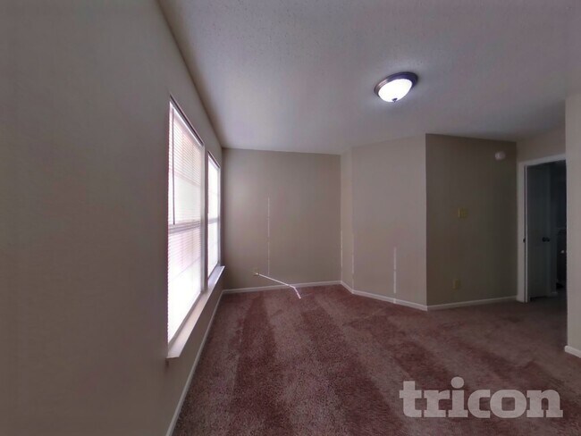 Building Photo - 10740 Wymm Ln