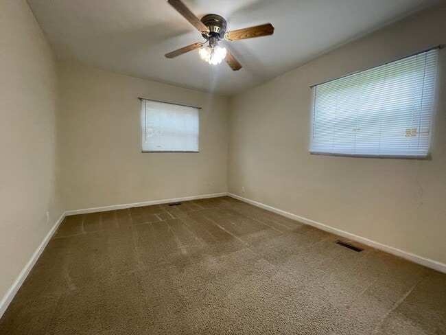 Building Photo - 3BD Home In Highland, IN