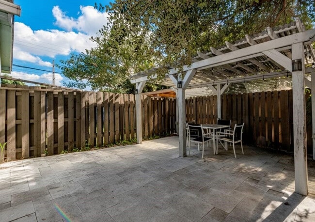 Building Photo - 5608 Buchanan St