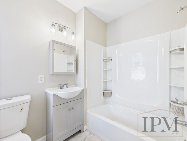 Building Photo - Available Now - Charming 3 Bedroom, 2 Bath...