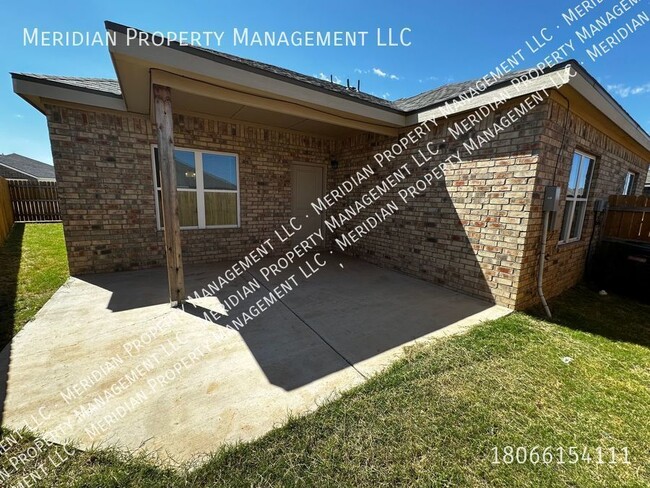 Building Photo - Three bed, Three bath Near TTU