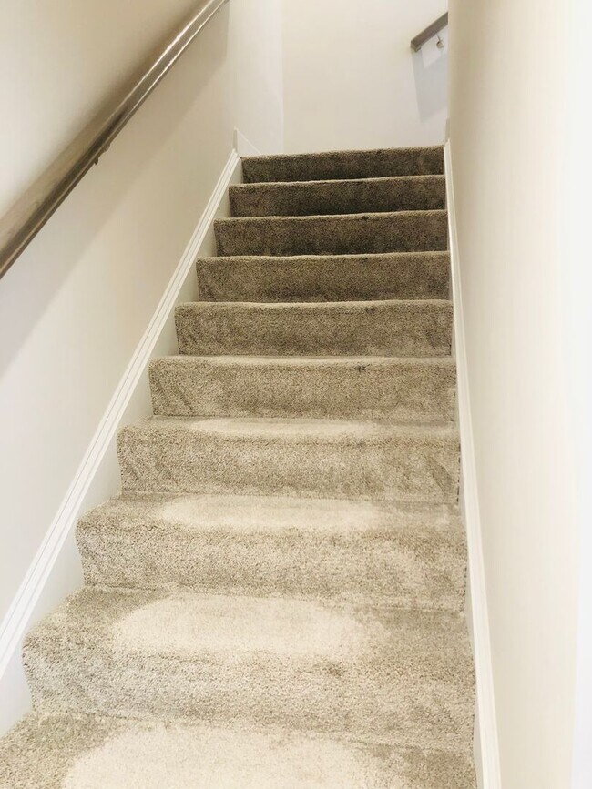Building Photo - Newly Built Townhome with Tons of Space an...