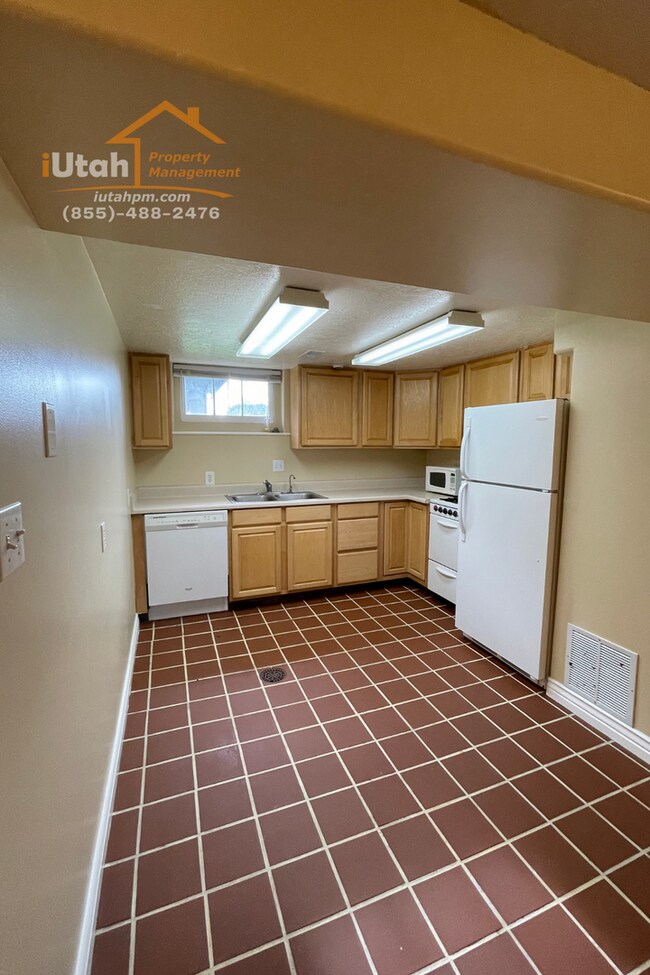 Building Photo - 3819 Raymond Ave