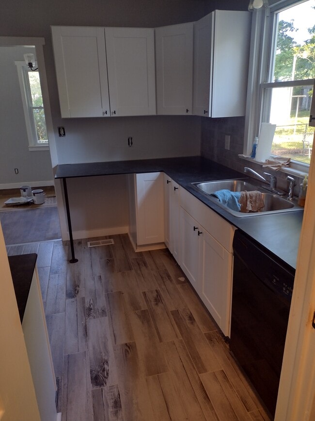 Building Photo - 2525 Deerfield Dr