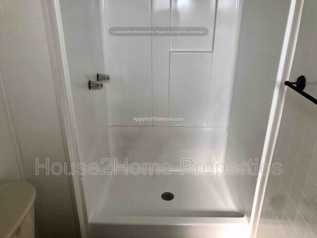 Building Photo - 1158 Brook Dr W