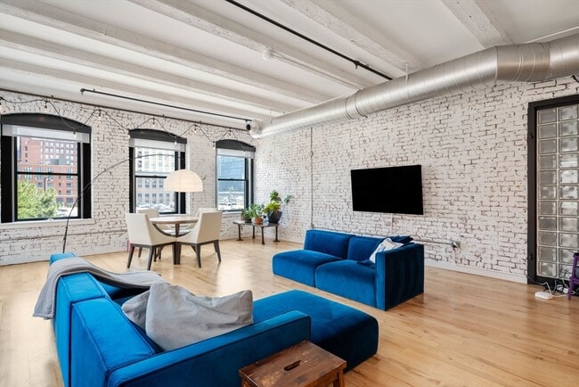 Building Photo - 21 Wormwood St