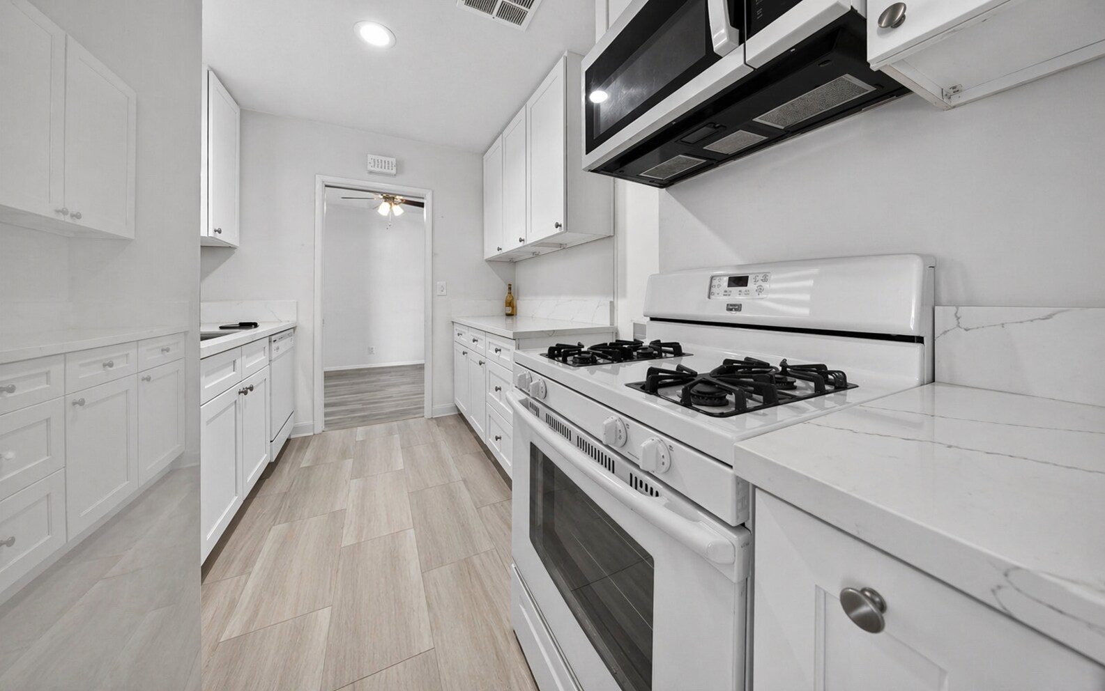 Building Photo - 8100 Bellaire Ave