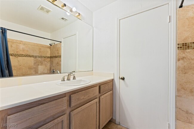 Building Photo - 857 Lantham Pl