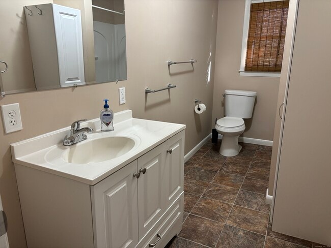 Building Photo - 897 Colonel Ledyard Hwy