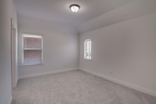 Building Photo - 2920 Hadley Wy