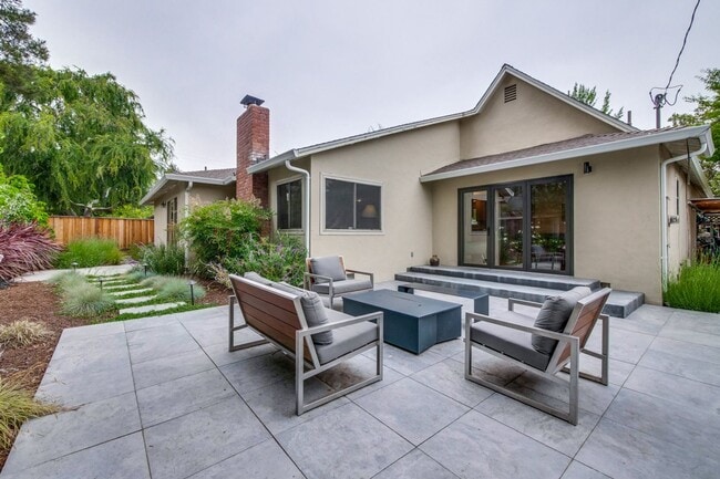 Building Photo - Amazing Midtown Home on a Quiet Cul-de-sac.