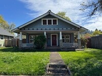 Building Photo - 2 Bedroom House in Southeast Eugene: Near UO Campus