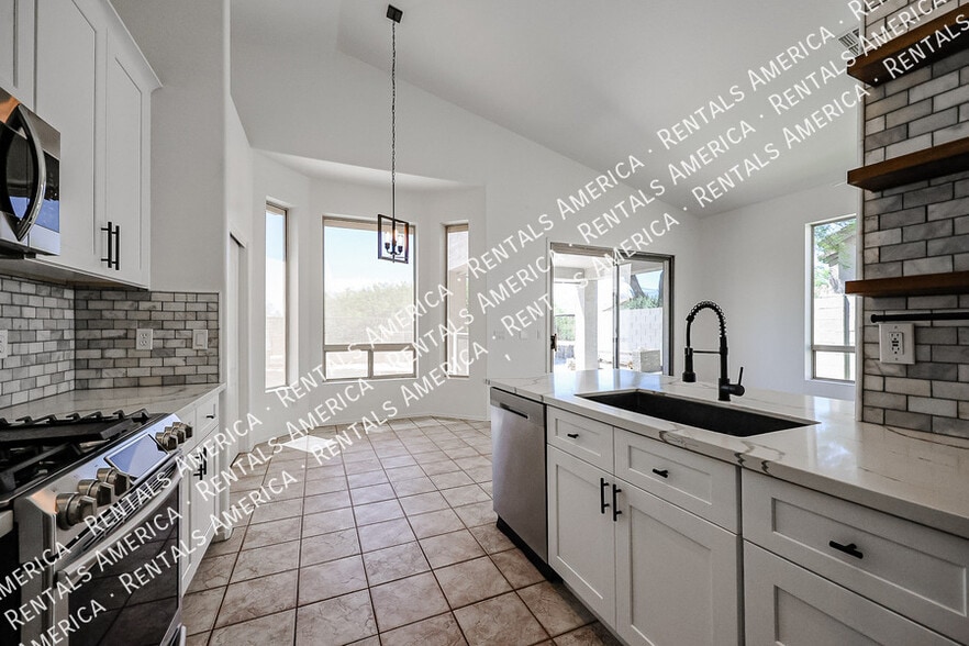 Building Photo - 3055 N Red Mountain