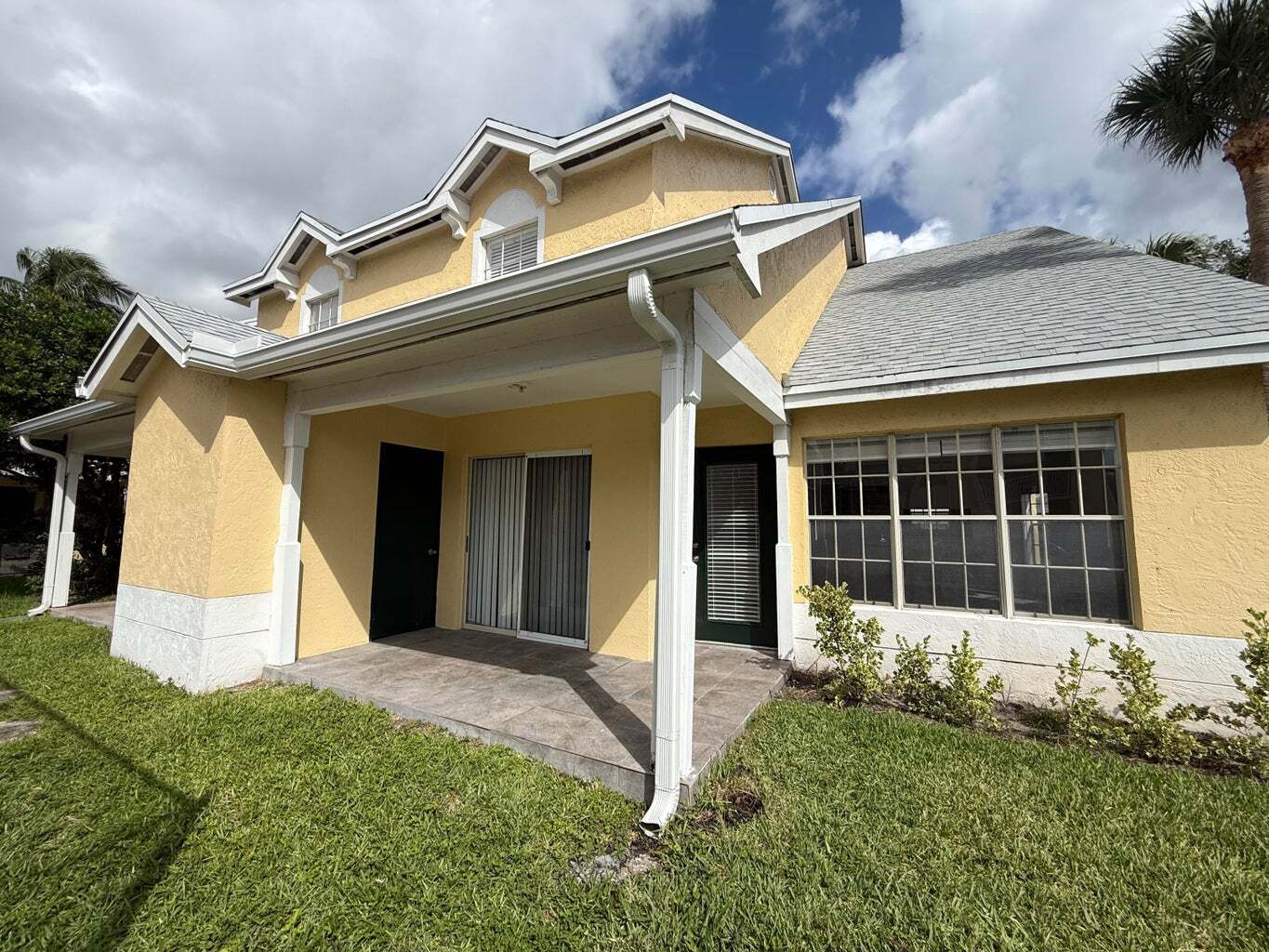 Building Photo - 6307 La Costa Dr