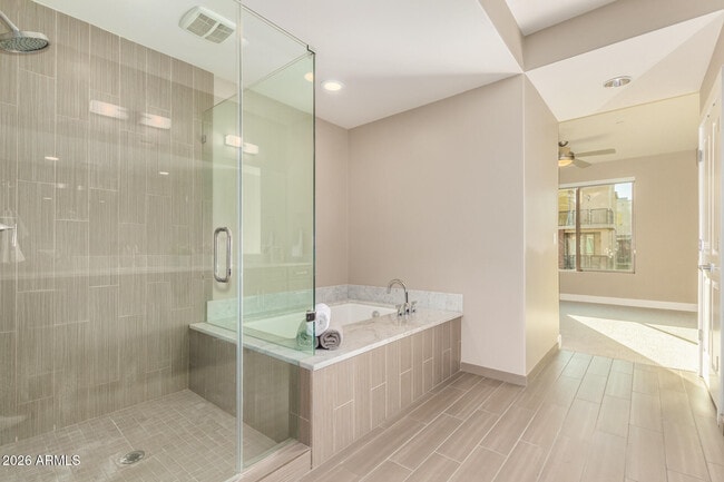 Building Photo - 4803 N Woodmere Fairway