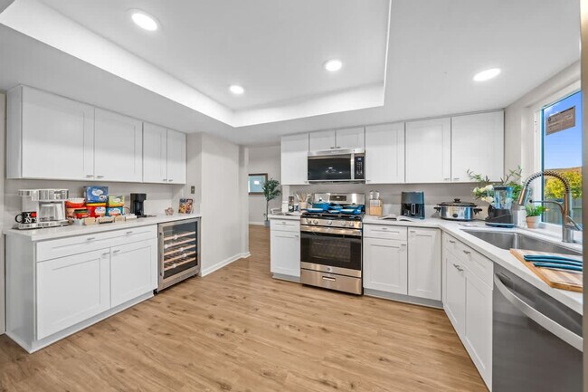 Building Photo - 13737 Via Tres Vistas