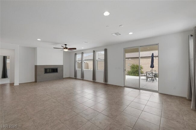 Building Photo - 489 Intonation St
