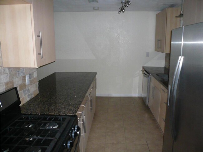 Building Photo - 3102 Greenlake Dr