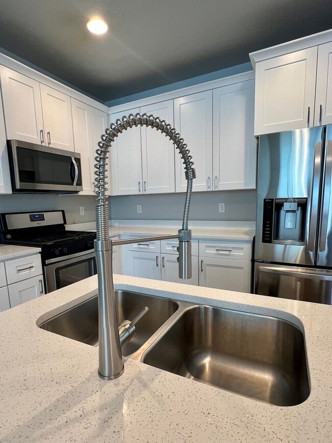 Building Photo - Beautiful Santorini Village Townhome Now Available in South Jordan