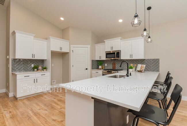 Building Photo - 2125 Oxon St