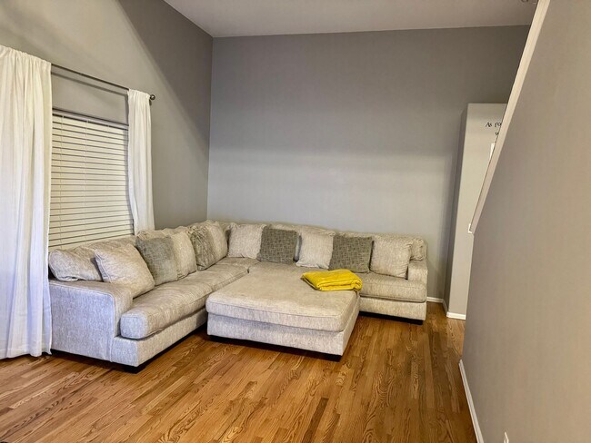 Building Photo - Beautifully Remodeled 3 Bed/3 Bath Home in Stetson Hills