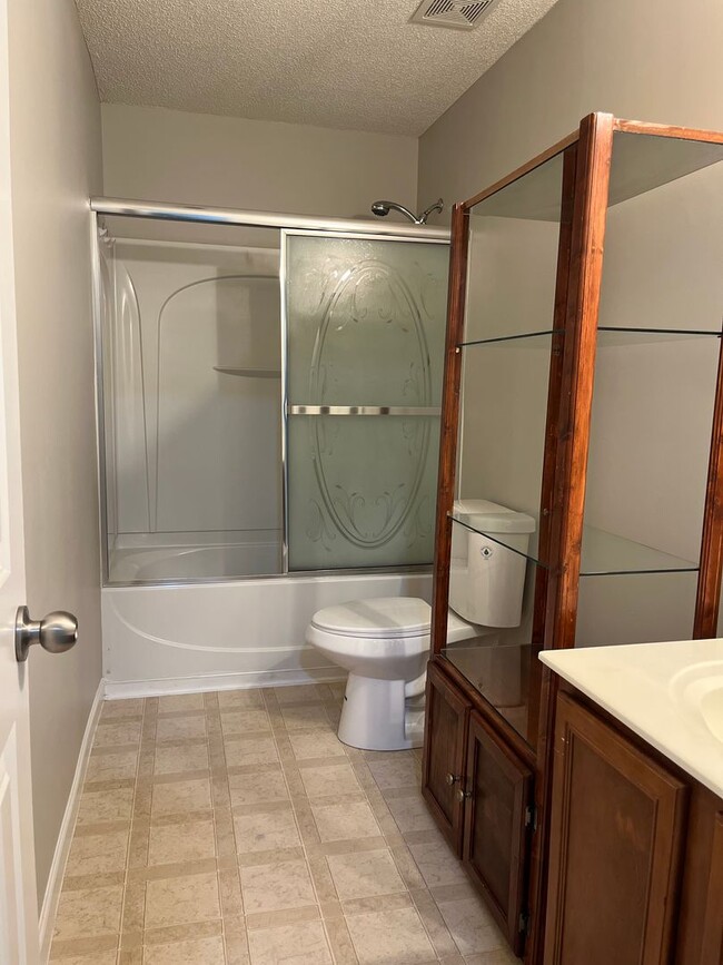Building Photo - Spacious 2 Story Home In Raleigh, Availabl...