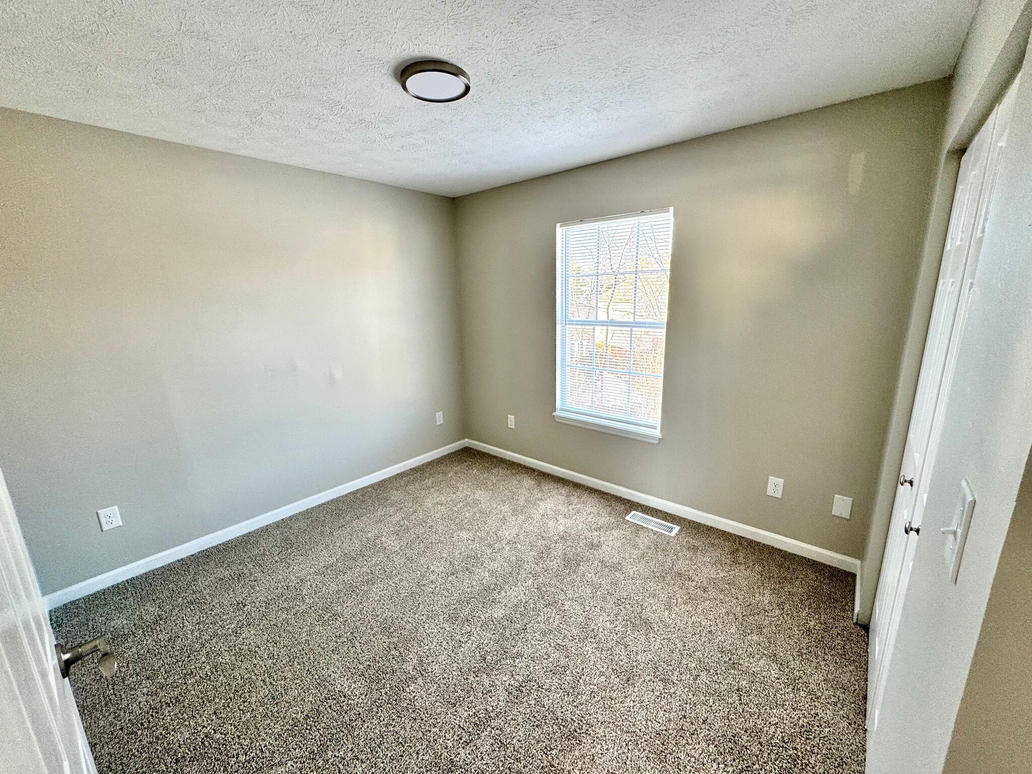 Building Photo - 111 Stratford Ct