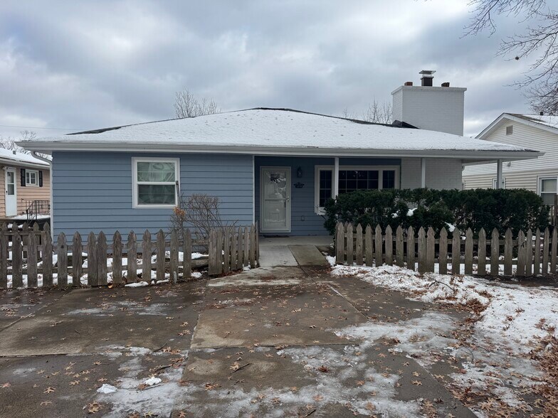 Primary Photo - 3319 Marquette St