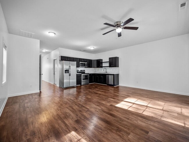 Building Photo - Welcome to Tuscany Villas!