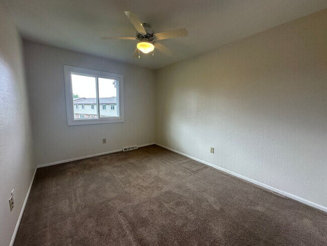 Building Photo - 3BD/1.5BA Townhome Condo in Germantown!