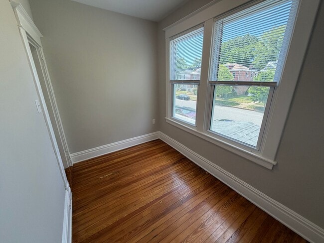 Building Photo - Charming 4bdrm/1.5bth Home Located in Richmond's North Highland Park w/Balcony!!
