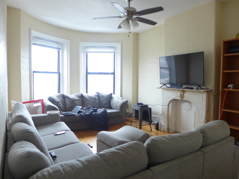 Primary Photo - 77 Windsor St