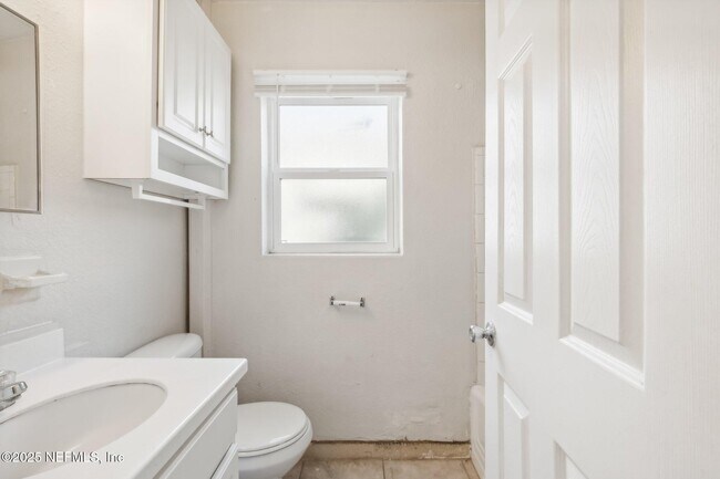 Building Photo - 226 16th St N