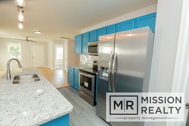 Building Photo - -- 3 BED 2 BATH HOME IN POPULAR NORTH SIDE --