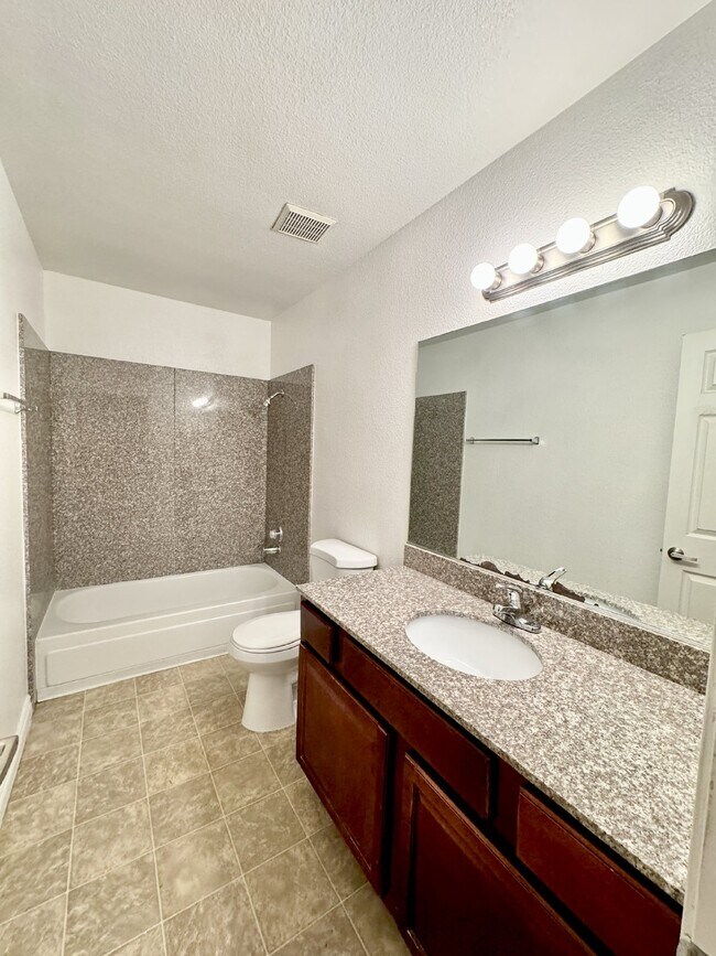 Building Photo - Las Vegas Guard-Gated Condo for Rent | Bella Vita Community | 1 Bedroom Upstairs Unit