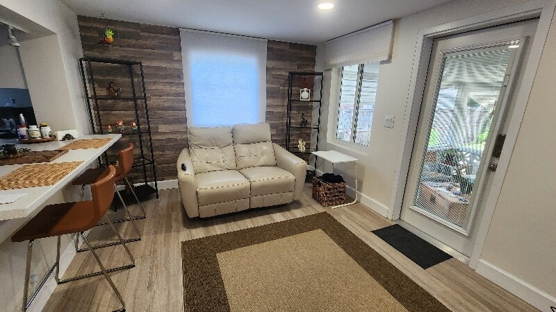 Building Photo - 831 Plover Ave