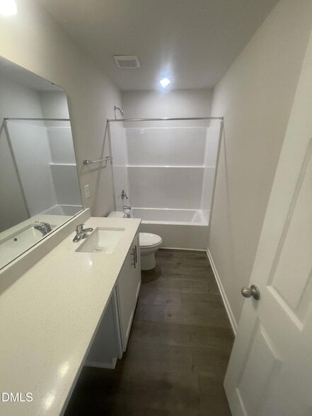 Building Photo - 1002 Peony Ln