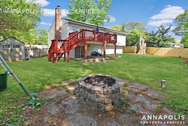 Building Photo - 1119 Crestview Dr