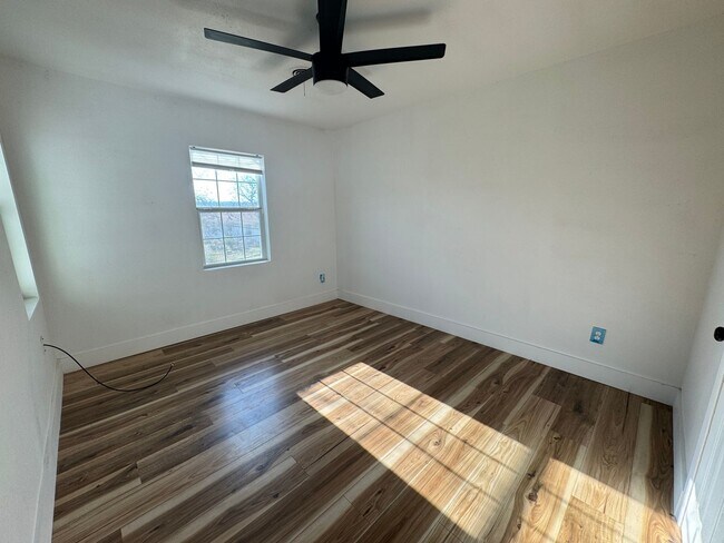 Building Photo - 3-Bedroom House for Rent in Copperas Cove