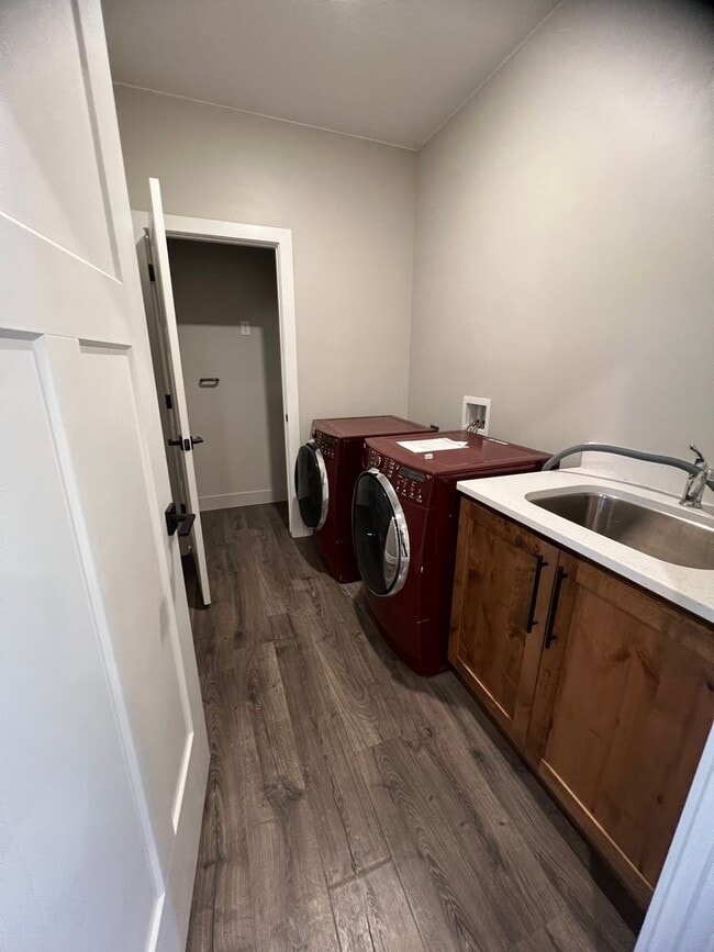 Building Photo - Available Now In Cross Hollow Hills