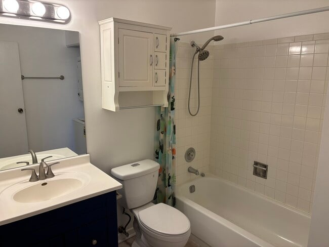 Building Photo - 1905 N Hicks Rd