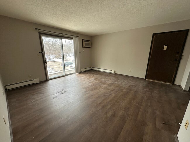 Building Photo - 711 Meadow Ln Ct